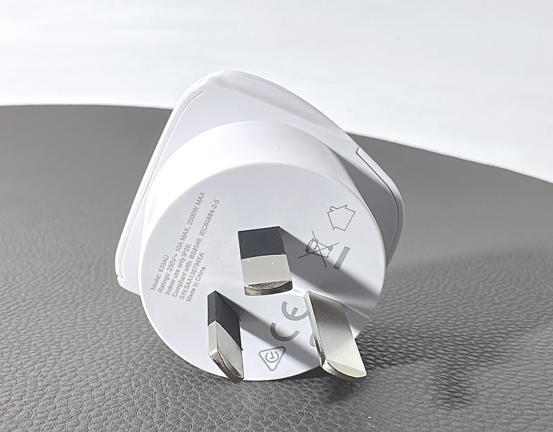 Blackweb all in one travel adapter BK01