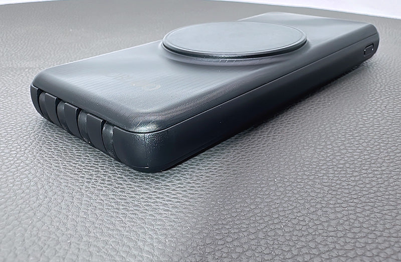 Mobigo 10000 mah MagSafe power bank with micro TYPE-c Lightning cable GO506